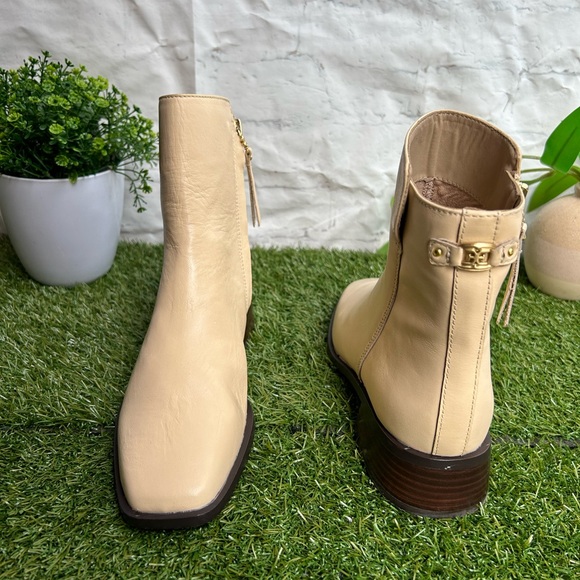 Sam Edelman Thatcher Eggshell Side Zipper Square Toe
Low Block Heel Boots size 6 - Picture 7 of 16